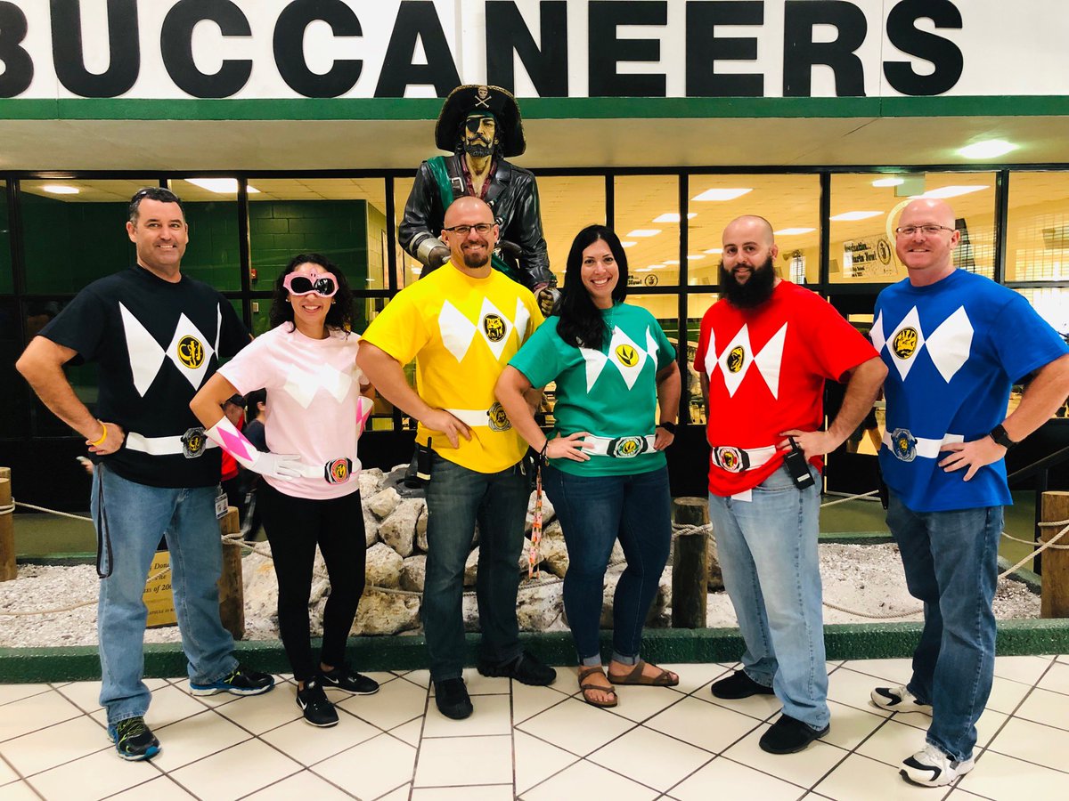 Liz Diaz tweet media