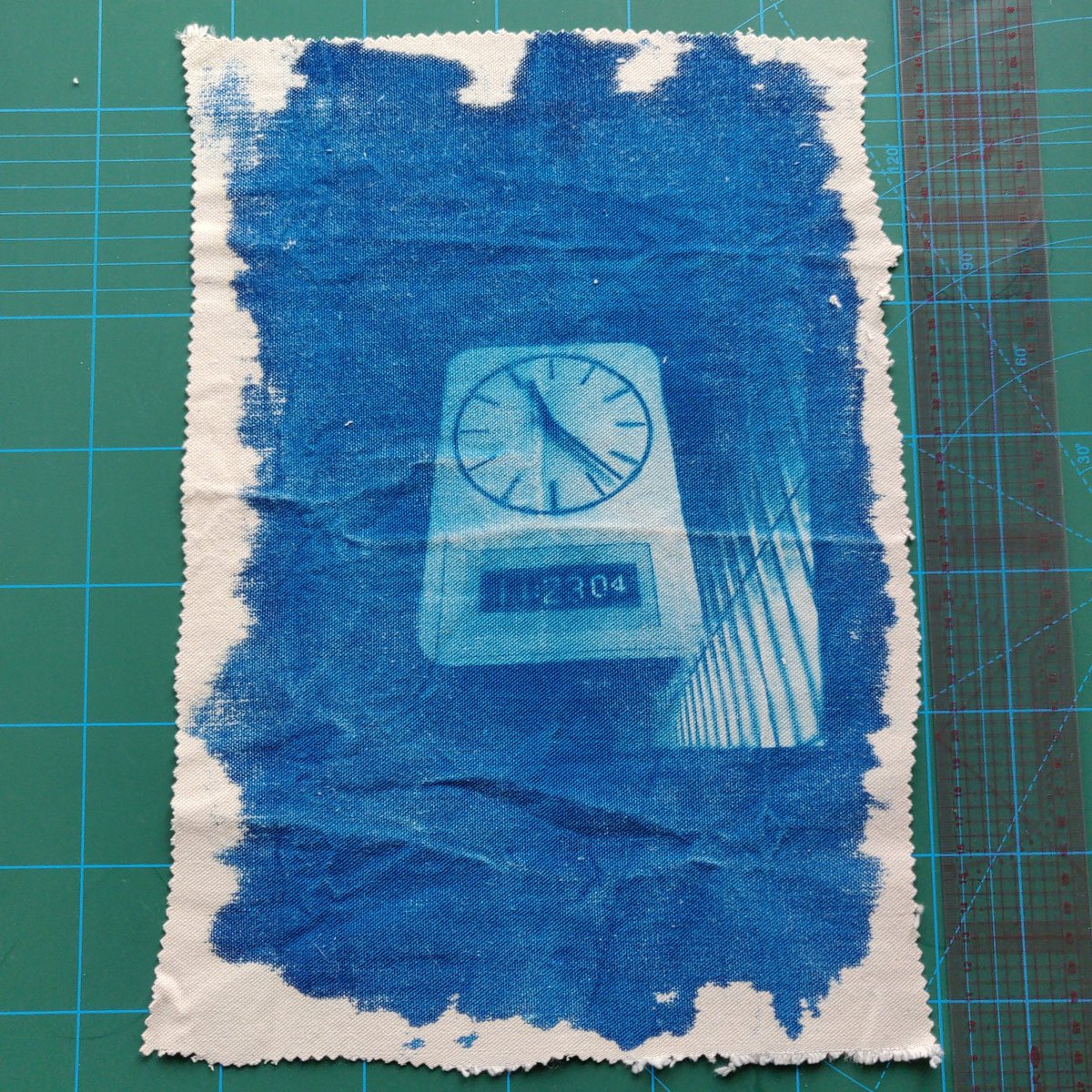 A little something I made a few weeks ago but didn't get chance to do anything with.

What shall I do with it, make a small zippy bag,  tablet/kindle case?
Ideas in the comments pls.

#prestonbusstationclock #Preston #prestonbusstation #prestonart #fabriccyanotype #fabricart