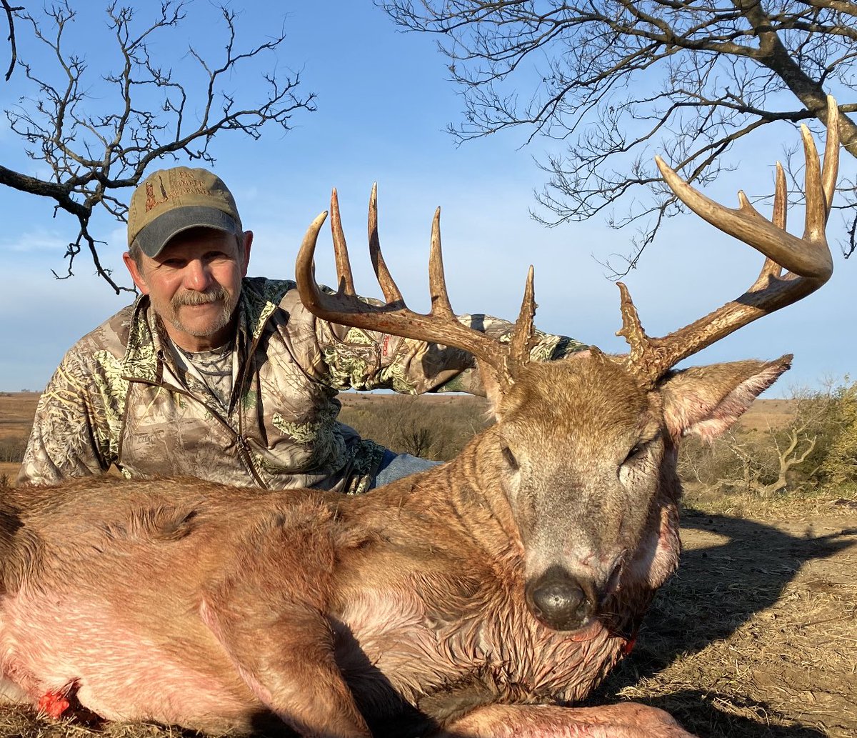 BEOUTDOORScom's tweet photo. October ended with some bone hitting the ground. Canโt wait to see what November brings! #ksbucks #redmoon #whitetail #prerut #taggedout #freezerfull #maturebucks https://t.co/fSYmhMxCZl