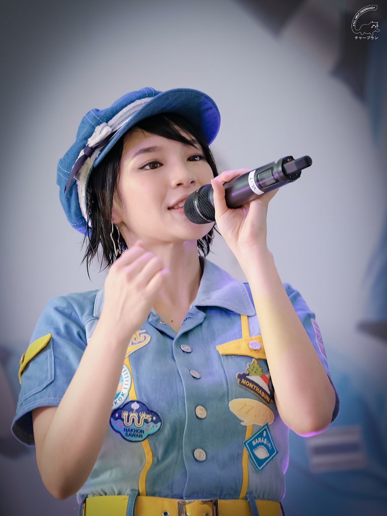 THRP1234's tweet photo. นอกจากเส้นเลือดทีมือแล้ว ตอนนี้ก็เห็นเส้นเลือดที่คอชัดละนะ #CherprangBNK48 #ThePowerofUnity https://t.co/722uU0u7cX