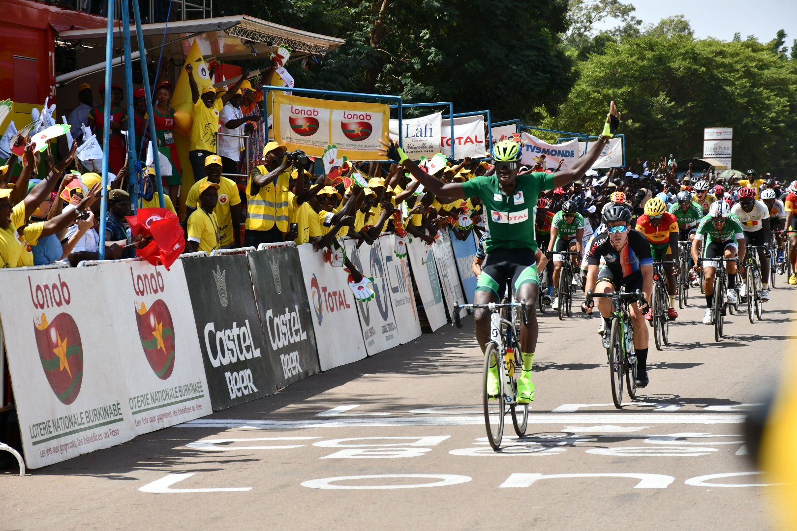 EIc5vz2WoAE4pI7?format=jpg&name=large