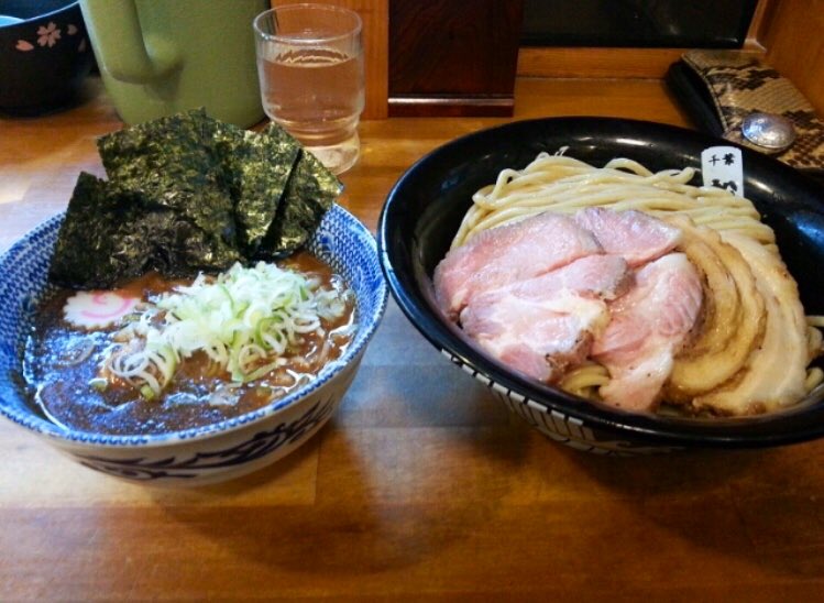 Nakatanichu ふとした瞬間に涙が出てくる 病んでるのか オレ あーつけ麺食べたい Nakatanichu ふとした瞬間に涙が出てくる 病んでるのか オレ あーつけ麺食べたい