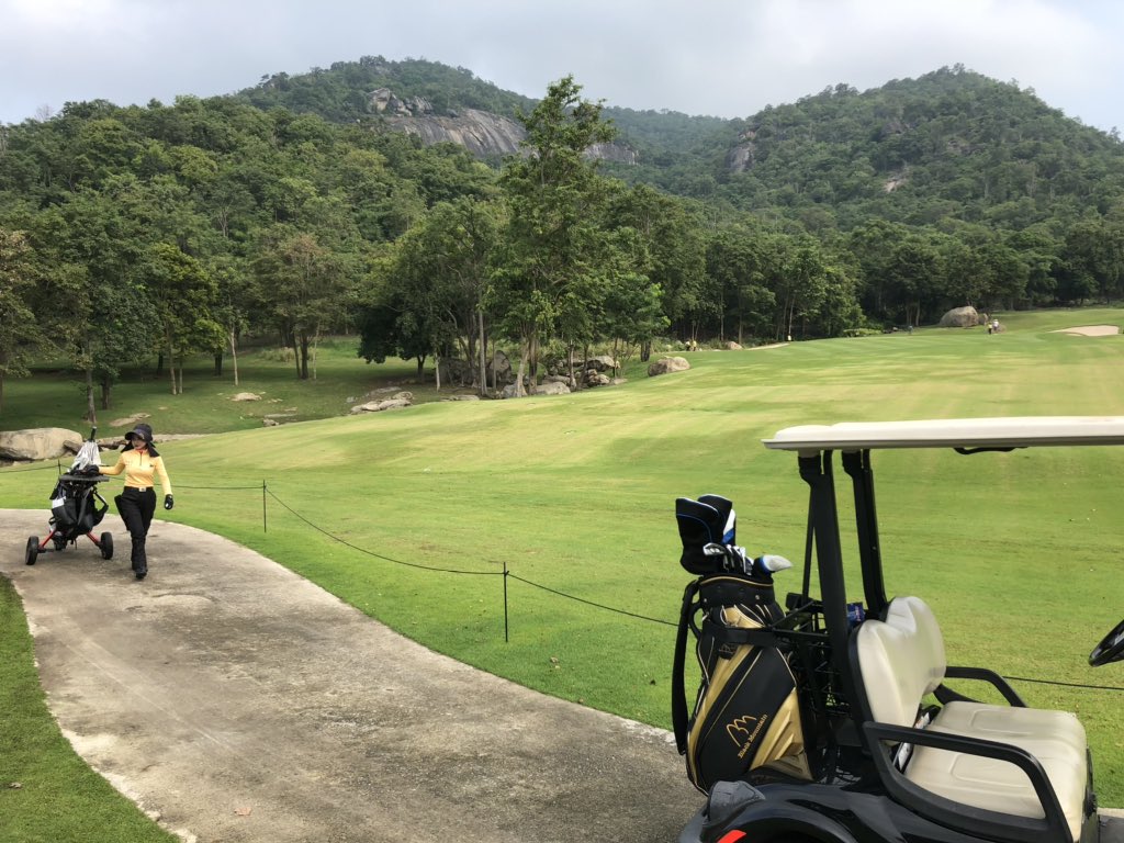 rossmorton1986's tweet photo. Bumped into @BerryHenson at @blackmountainHH golf!! What an amazing course!! Great day!! Good luck in the Thai open @asiantourgolf @ScottishGolf https://t.co/AnVRV6nHbS