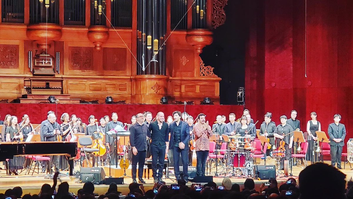 #avitalmeetsavital meets #taiwanphilharmonie concert last night was great! Thank you 🙏🏽 everybody 🔥 <a href="/aviavital/">Avi Avital</a> <a href="/DGclassics/">Deutsche Grammophon (DG)</a>