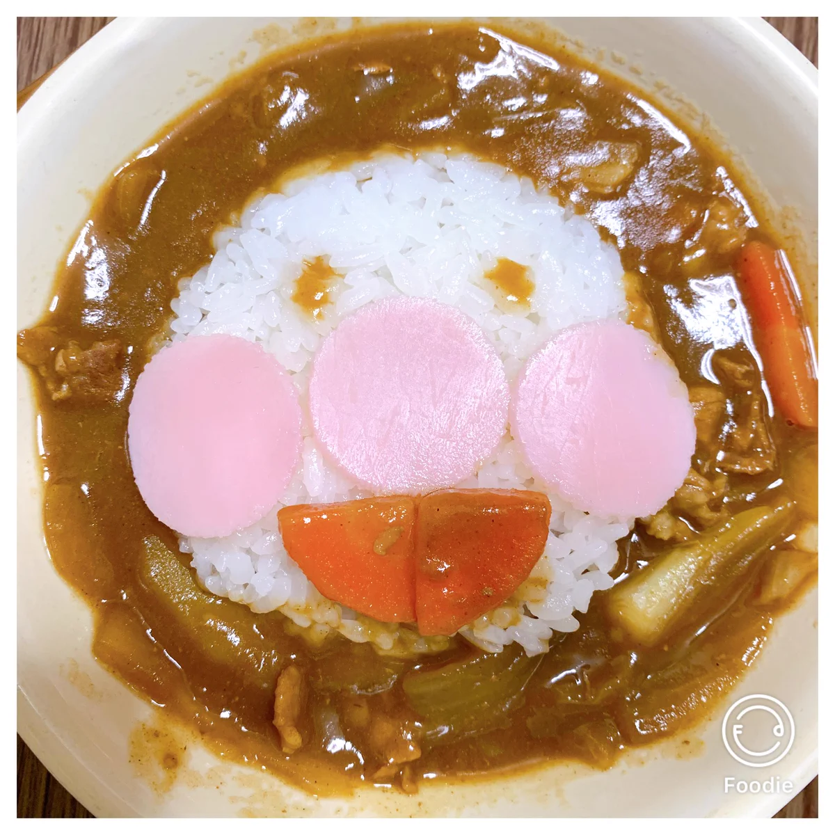 お嫁さんが作ってくれたアンパンマンカレー！！息子の分の顔のくり抜き後は父へwww