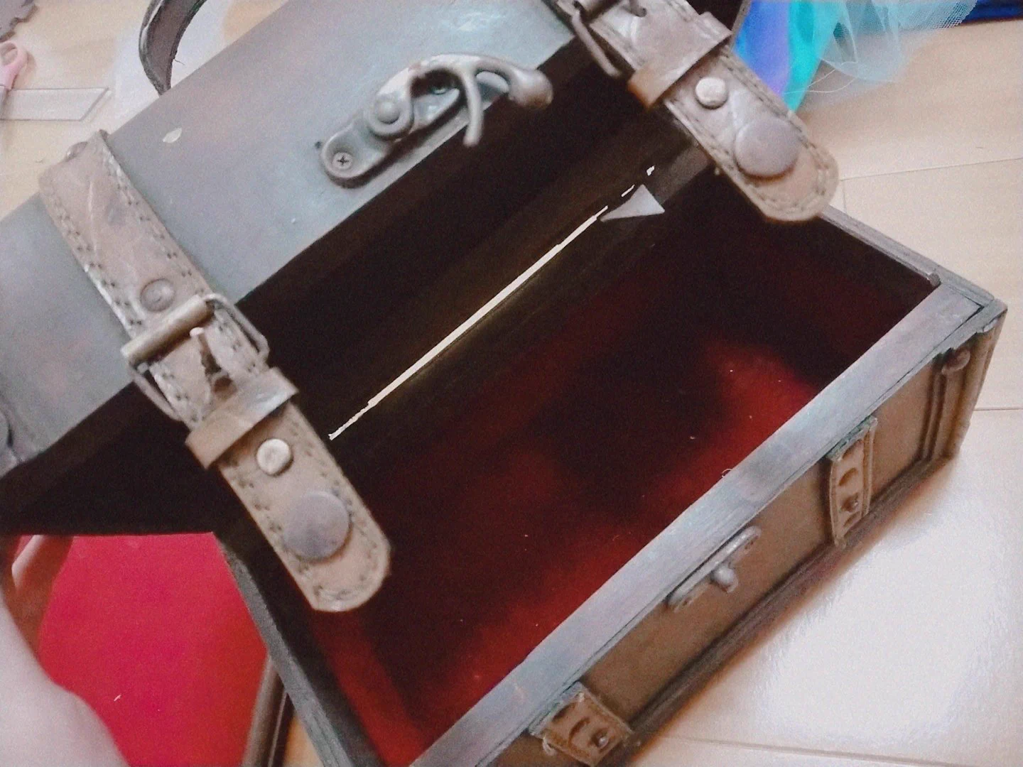 ダイソーの「貼れる布」が優秀すぎて買い占め続出の件