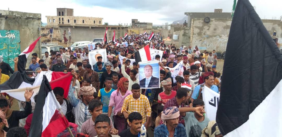 العدو الأول 
#سقطرى_ترفض_الامارات
#الامارات_عدو_اليمنيين