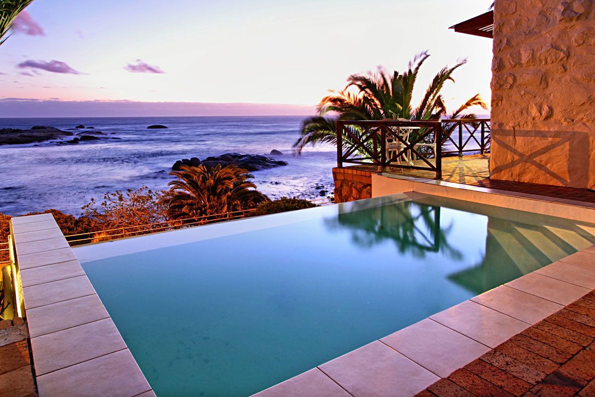Take in the incredible views offered by this eclectic 2 bedroom #apartment. Located in #CampsBay,only a quick 5 minute walk to the #beach.
https://buff.ly/2Rv2XJj
#CBTPalmSuite #travel #holiday #getaway #campsbay #capetown #staywithnox #beach #sea #ocean #sunset #family