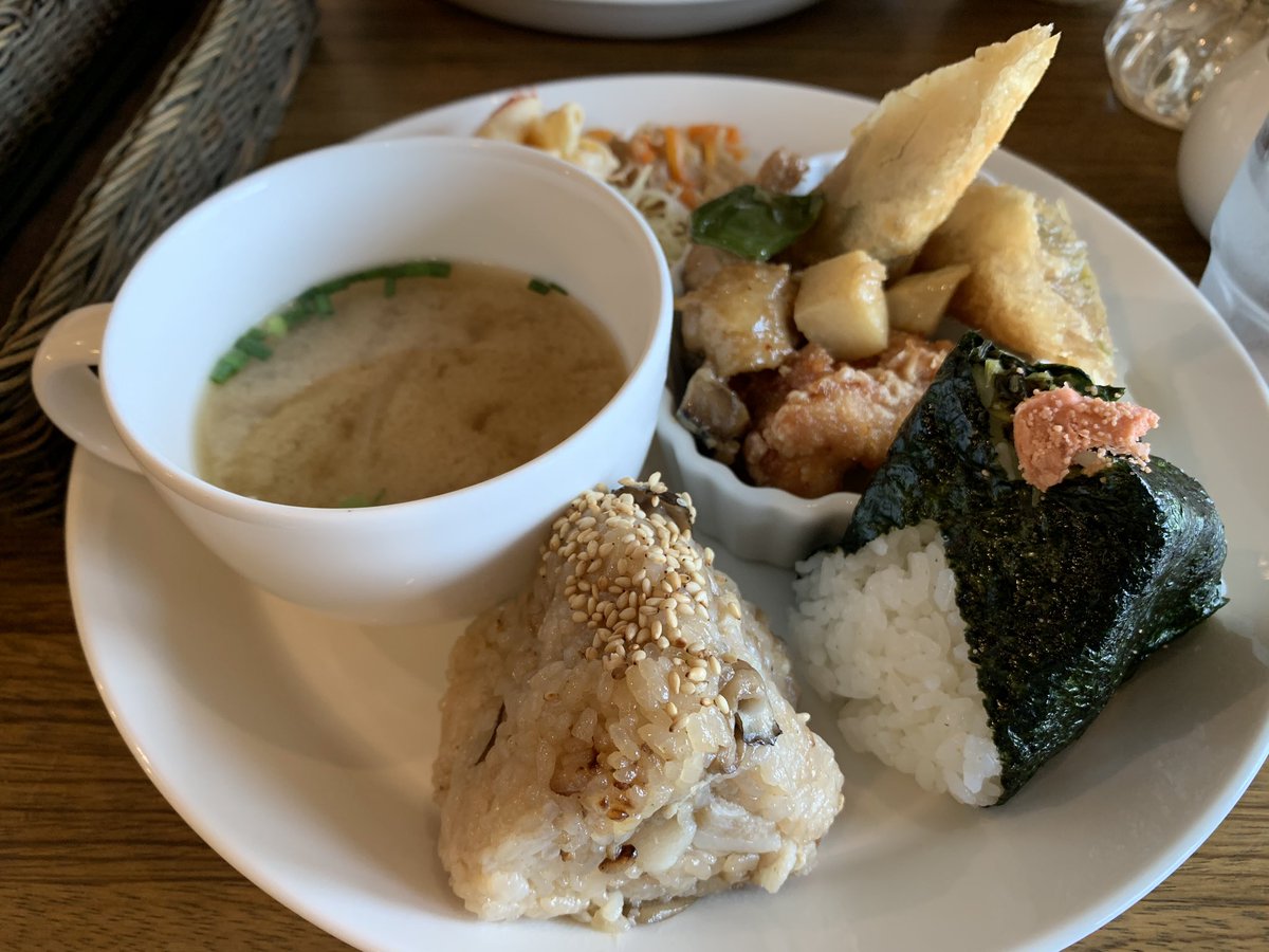 たにぃ カフェ クレマチス つくば市春日 今日は娘と一緒におむすびランチ おむすびプレート デザートセット 皮パリパリの春巻きウマッ お味噌汁が豚汁なのも嬉しいよね デザートはマスカルポーネチーズアイス ガトーショコラ 日曜日の たにぃ カフェ クレマチス つくば市春日 今日は娘と一緒におむすびランチ おむすびプレート デザートセット 皮パリパリの春巻きウマッ お味噌汁が豚汁なのも嬉しいよね デザートはマスカルポーネチーズアイス ガトーショコラ 日曜日の