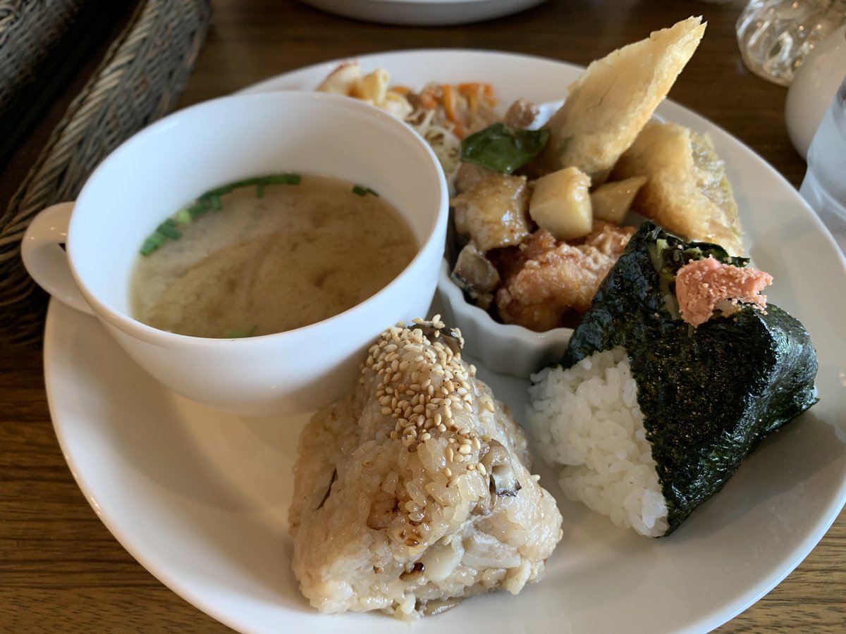 たにぃ カフェ クレマチス つくば市春日 今日は娘と一緒におむすびランチ おむすびプレート デザートセット 皮パリパリの春巻きウマッ お味噌汁が豚汁なのも嬉しいよね デザートはマスカルポーネチーズアイス ガトーショコラ 日曜日の