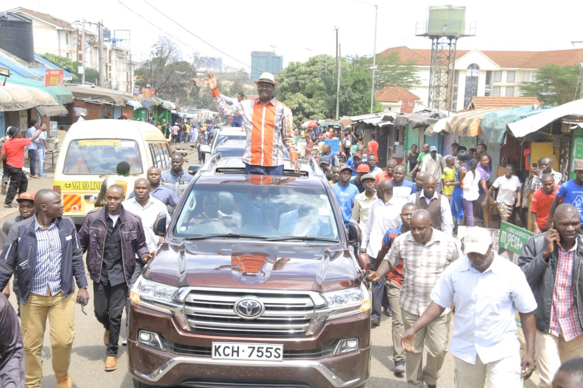 Nyamwanda's tweet photo. H.E @RailaOdinga at highrise enroute to Woodley Stadium. #VoteOdm #KibraNiKwetu #Okoth4Kibra https://t.co/z8mOvkX3di