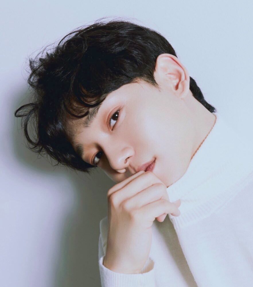 cheeydee's tweet photo. Imagine the power of vocal cords hiding behind these white turtlenecks... https://t.co/htSLSbu2P7