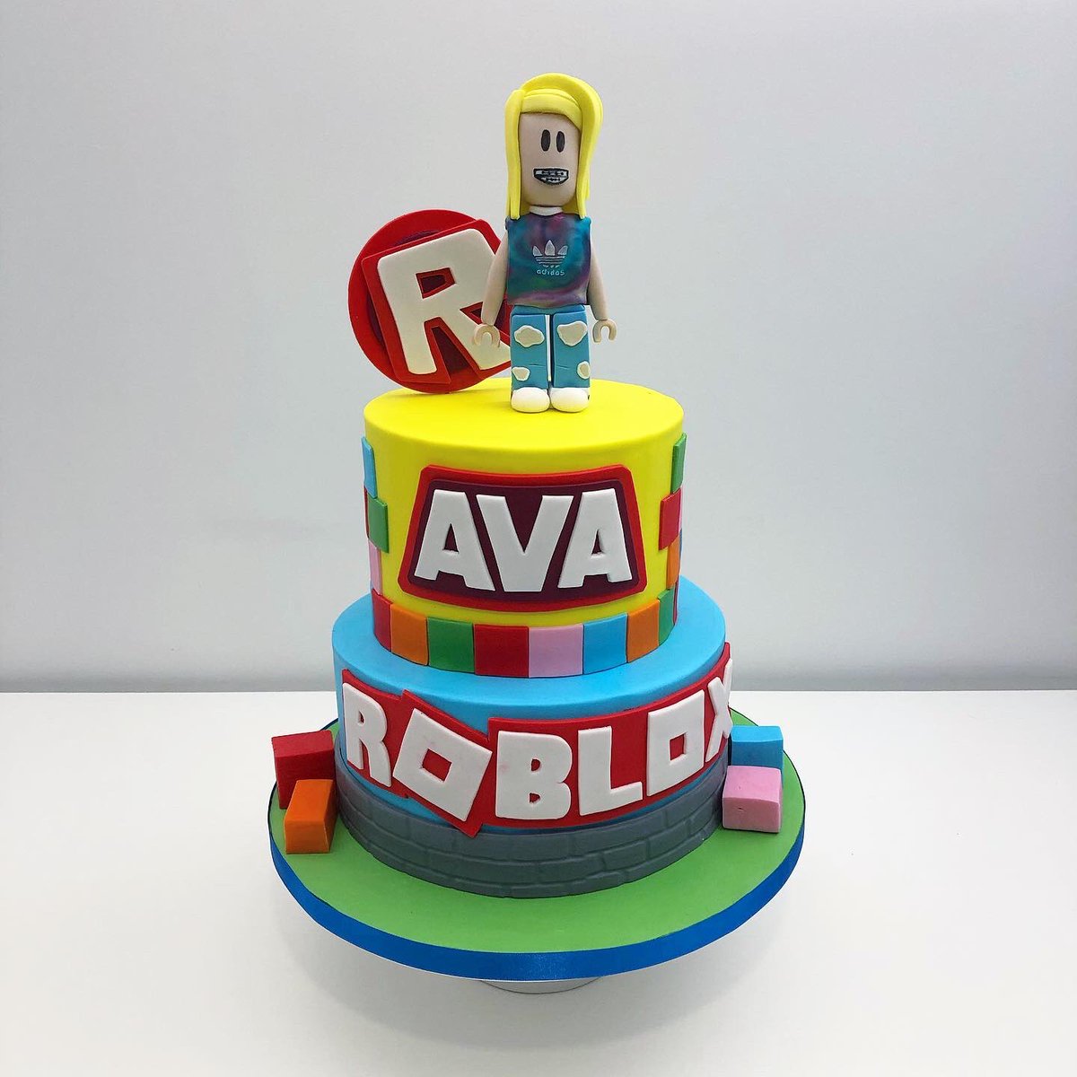 Tidbits Treats On Twitter Ava S Roblox Cake Complete With Her