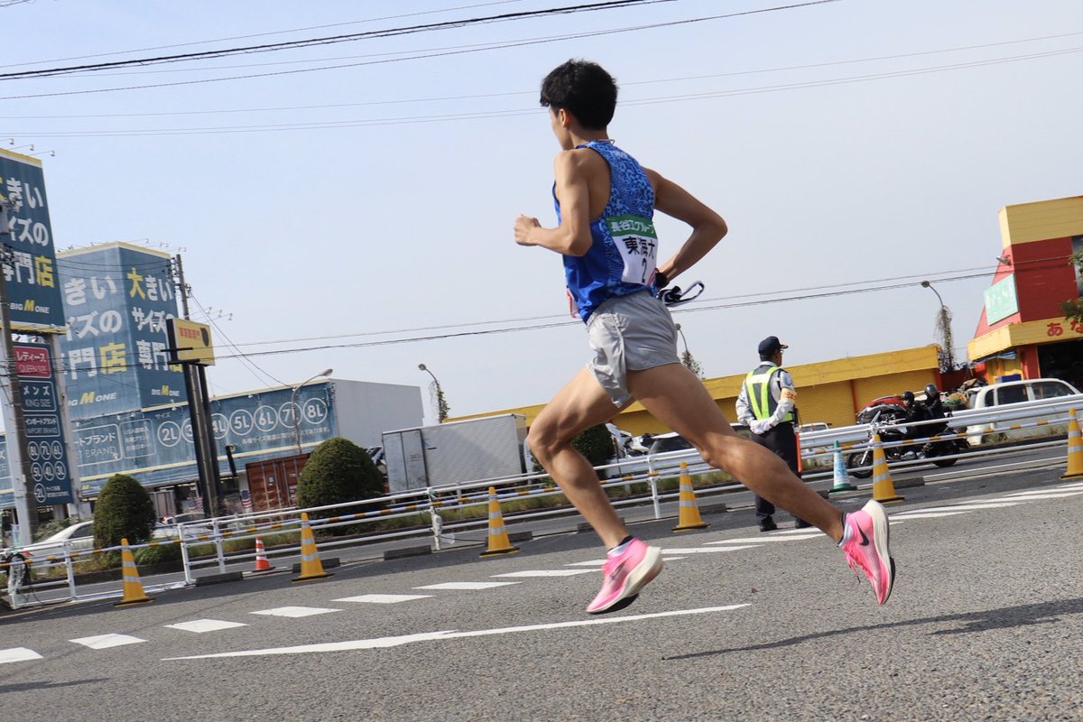 rikujo615's tweet photo. 全日本大学駅伝 2019
第6中継所 東海大学
#郡司陽大 → #松尾淳之介  #GoTOKAI https://t.co/2DWbL4y33s