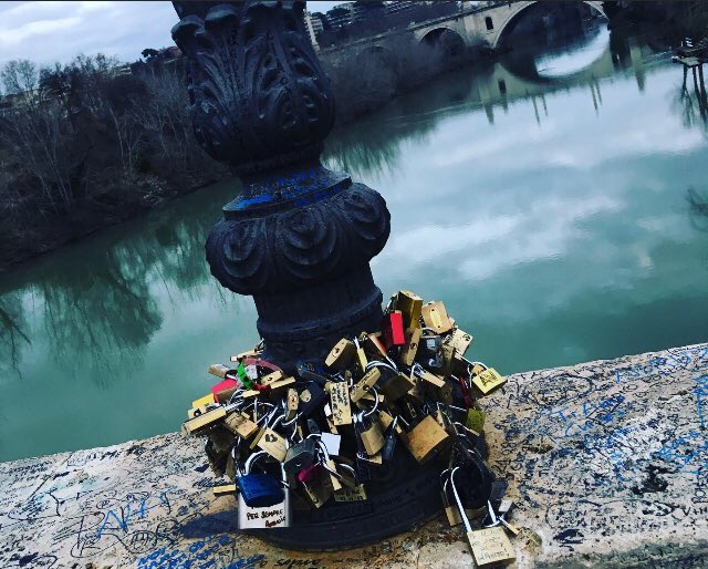 Ponte Milvio 
promesse
#Roma #eternity #ig_italia #ig_lazio #tevere #travel #padlock #momandson