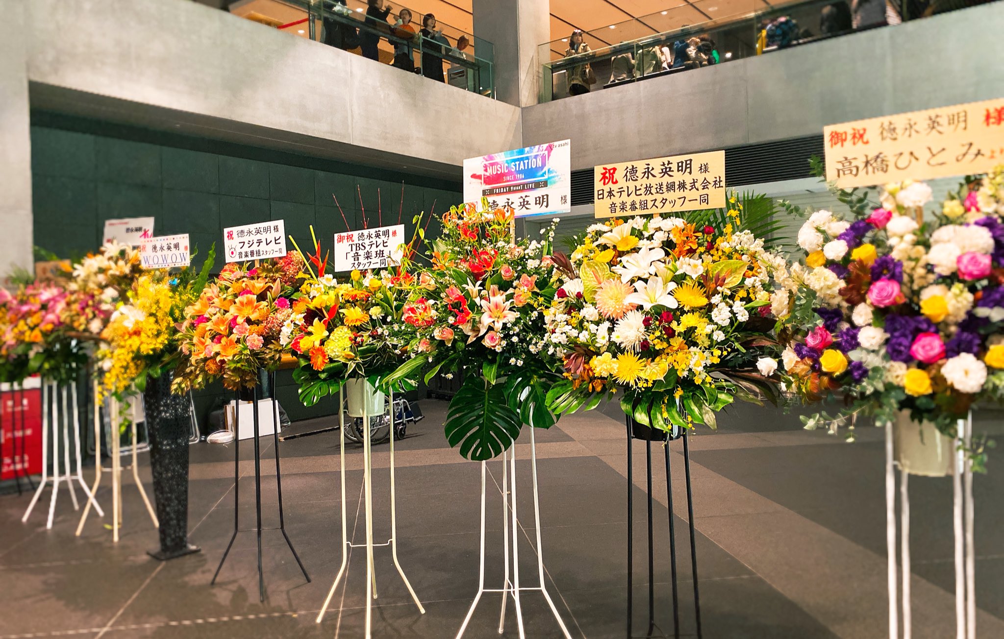 土方 理久音 りくと 徳永英明さんのライブに行ってきました バックバンドの父のギターもよく聞こえてきて良かったです 徳永さんがラグビーボール蹴る演出も面白かった T Co C9ce9hfl77 Twitter