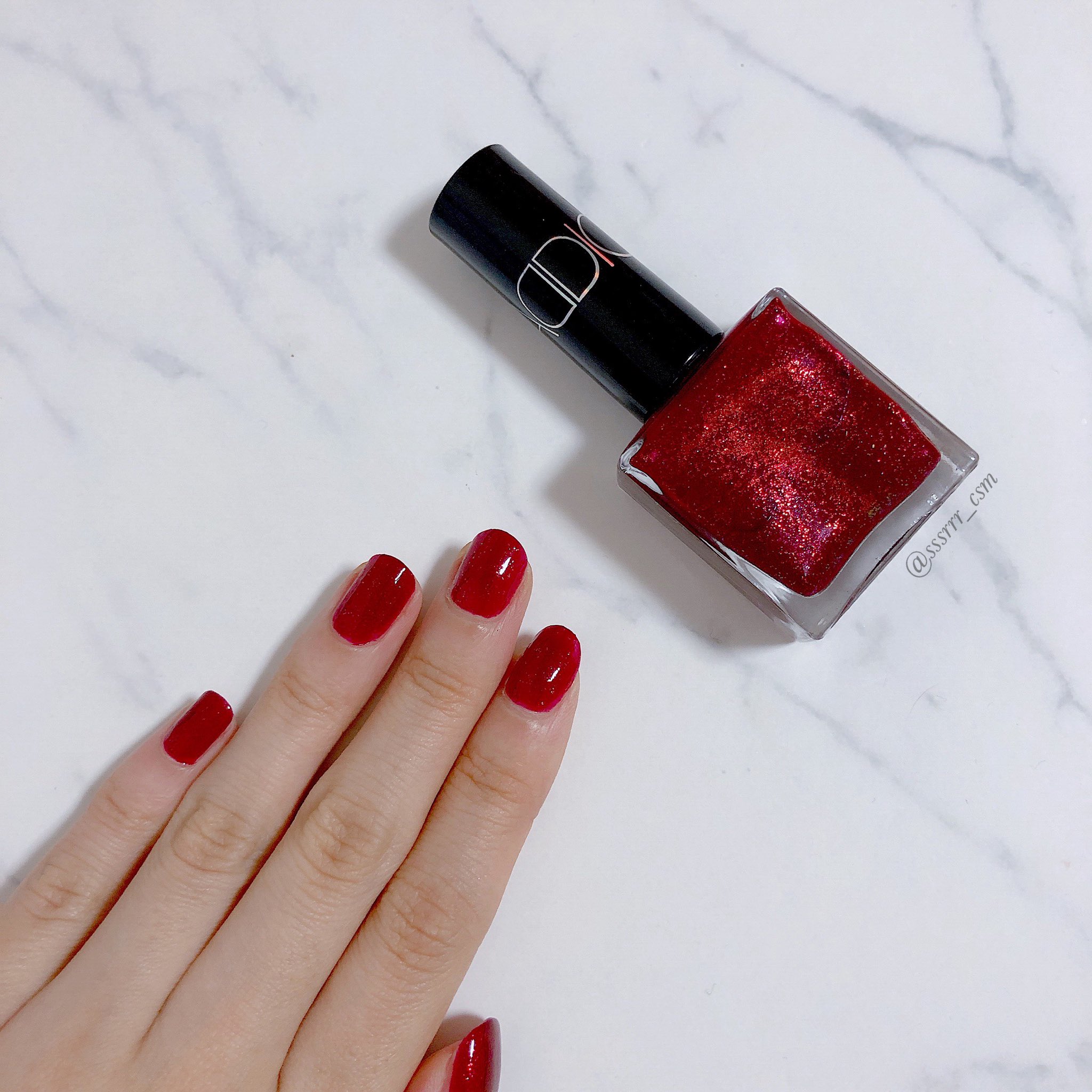 おいも このネイル 赤の奥に潜むキラキラが綺麗すぎる Addiction ザ ネイルポリッシュ パーティータッチ 1sp Ruby Bijoux 限定 ダークレッドが大人のいい女って感じでめちゃくちゃ気分上がる 濃い色だけどシアーで重く見えないから使いやすい