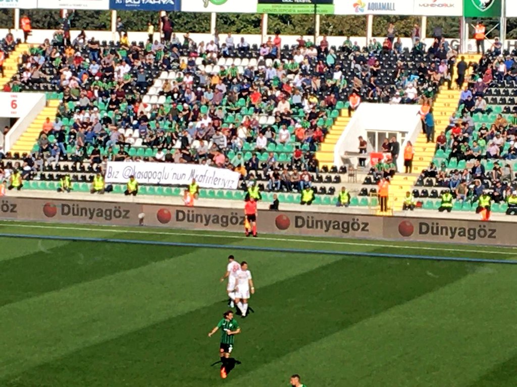 Denizlispor  - Sivasspor maçında Sayın Bakanımız <a href="/kasapoglu/">Dr. Mehmet Kasapoğlu</a>'nun misafiri olan gençlerimiz kendilerine ayrılan tribünde yerlerini aldı. 
#Misafiriyiz 🇹🇷 

 <a href="/ihsanselimb/">İhsan Selim Baydaş</a> <a href="/mehbaykan/">Mehmet Baykan</a> <a href="/Hakan_Bebek/">Hakan BEBEK</a> <a href="/kasapoglu/">Dr. Mehmet Kasapoğlu</a>