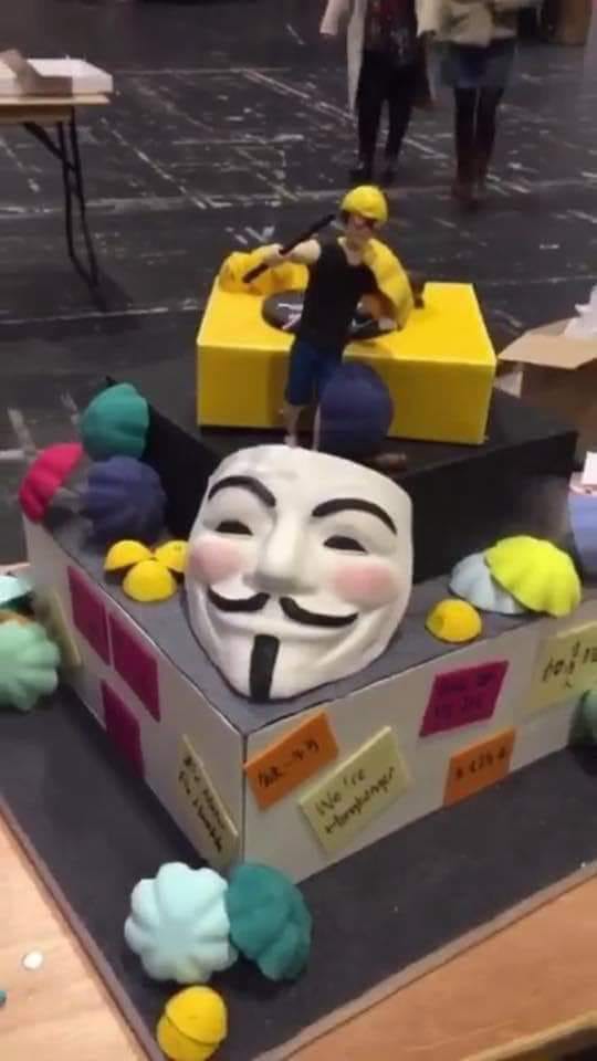 aniselwh's tweet photo. Cake international is obviously bending over backward to appease the Chinese after the Mainland participants complaint the following cake.  Shame on your organization! This organization does not value creativity and craftsmanship, it just values money. 

#cakeinternational2019 https://t.co/ZoNALsR9zr