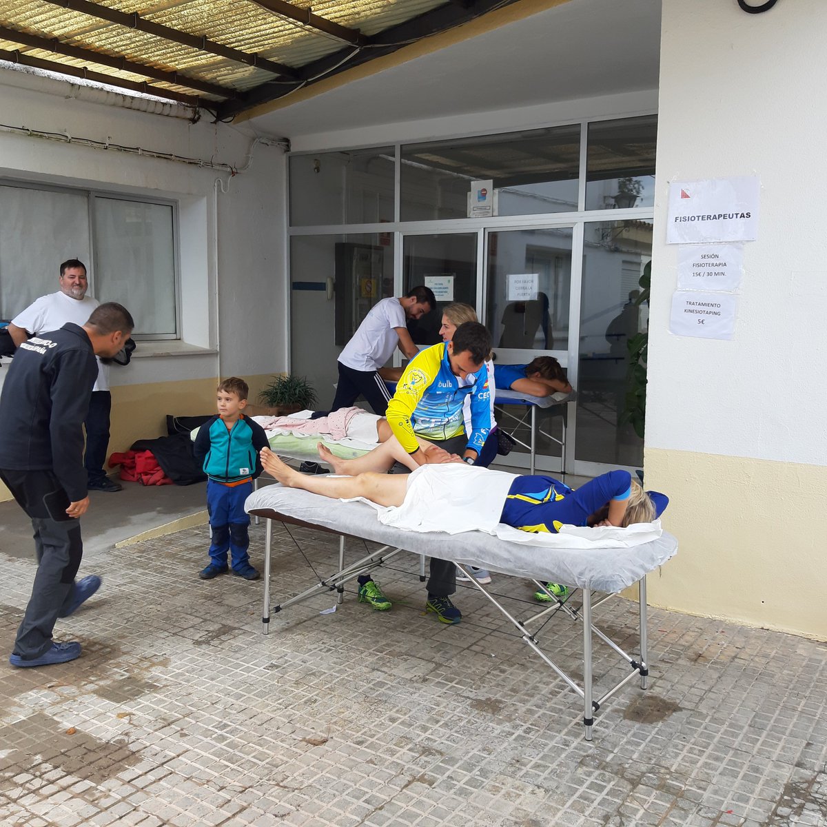 CEOCadiz's tweet photo. Los fisioterapeutas están a vuestra disposición para descargar o para cualquier sesión de fisioterapia que necesitéis después de la Media!

#CEOCadiz #CEO2019 #orienteering #orientación #Cádiz #Grazalema #Arcos #Bornos #WRE https://t.co/KU7CM1UakG