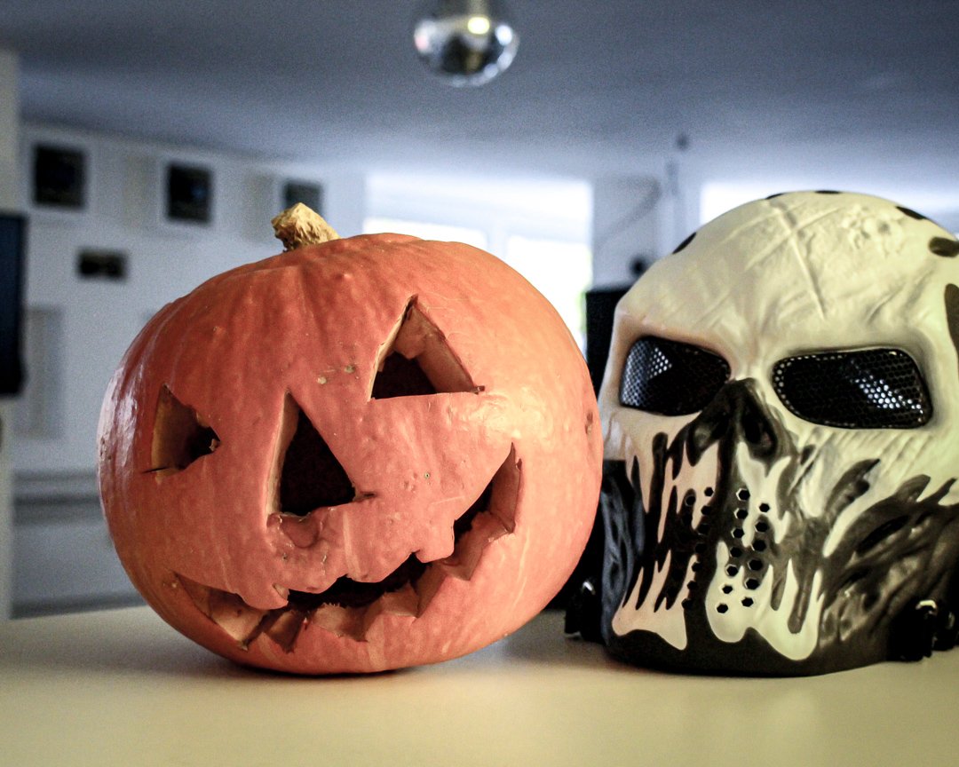 5stripesgaming's tweet photo. Ich hoffe ihr habt das Halloween WE alle gut überstanden. Bei uns sind die Aufräumarbeiten nun auch inkl. Boden abgeschlossen ;-)  war auf jeden Fall eine Hammer Party! Lasst das WE schön ausklingen Leute!

#niceWE #HappyHalloween #Aufräumaktion #Stuttgart https://t.co/gqIAouZA2C