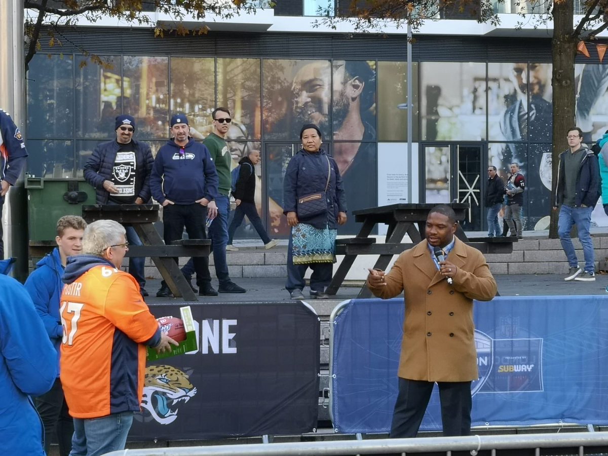 Tronulas's tweet image. When you see him at @wembleystadium. @NFLUK @DownbytheBank @AnotherJagsPod @Jaguars @JaguarsUK @NFLUK