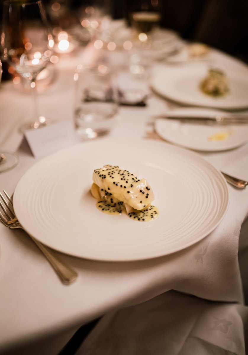 Nyetimber's tweet photo. An exceptional dinner for an exceptional vintage. Celebrating #Nyetimber 1086 White at the stunning @GravetyeManor. #MadeGlorious #PerfectlyBritish https://t.co/44vGUwbM6m https://t.co/7UvR3ENACZ
