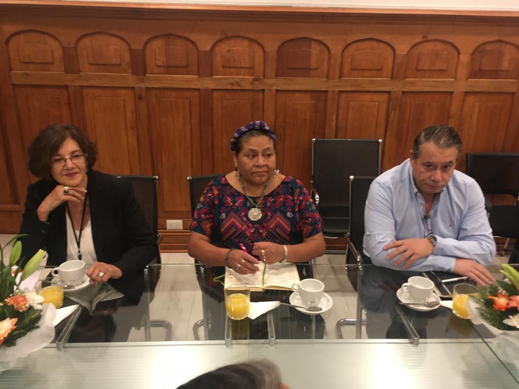 inddhh's tweet image. 🔴[AHORA] El Consejo del Instituto Nacional de Derechos Humanos (INDH) y la Premio Nobel de la Paz (1992), Rigoberta Menchú, sostienen reunión para abordar la situación de los Derechos Humanos en Chile.