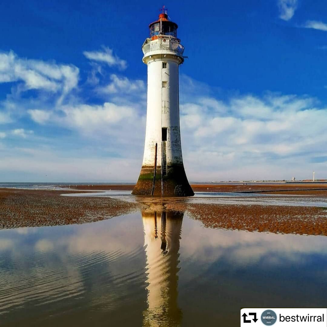 What a Photo @simwil33 💙 Did You Know this Lighthouse Was First Lit in 1830 and Last in 1973?  
.
#repost @bestwirral