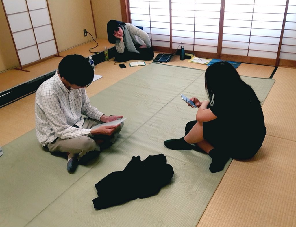 polaris1_b2017's tweet image. 日曜日は朝から夕方までみっちり稽古ができる数少ない日‼️
和室という普段より制限された空間の中で、細かい動きの演出を詰めました👏🏻💫 

#演劇座ポラリス
#めぐるる