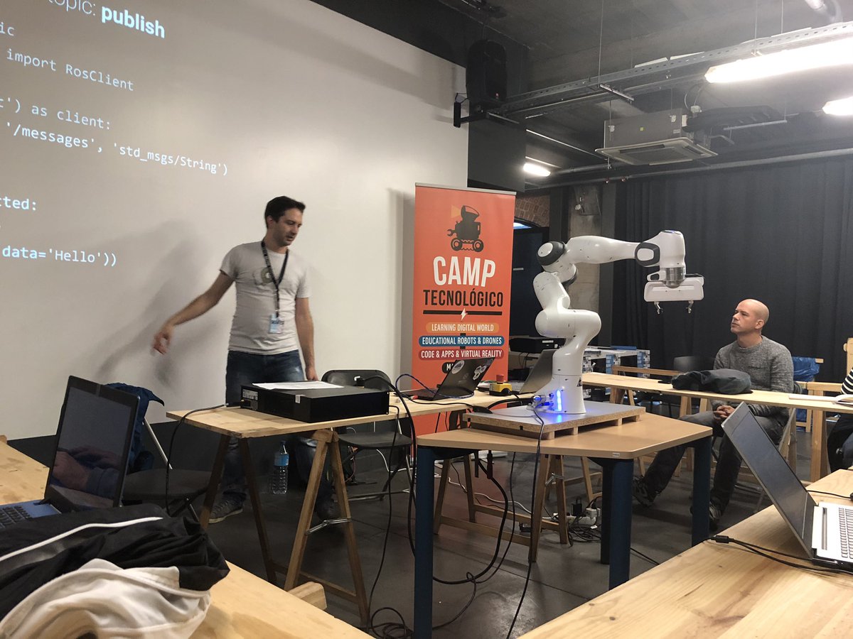 jabravoduque's tweet image. Como partners de @FRANKAEMIKA  colaboramos desde @CampTecnologico con nuestro robot  #Panda en el taller #COMPAS_fab de fabricacion digital con robots, impartido por Gonzalo Casas @gnz  de  @ETH_en   en la @MakerFaireBio