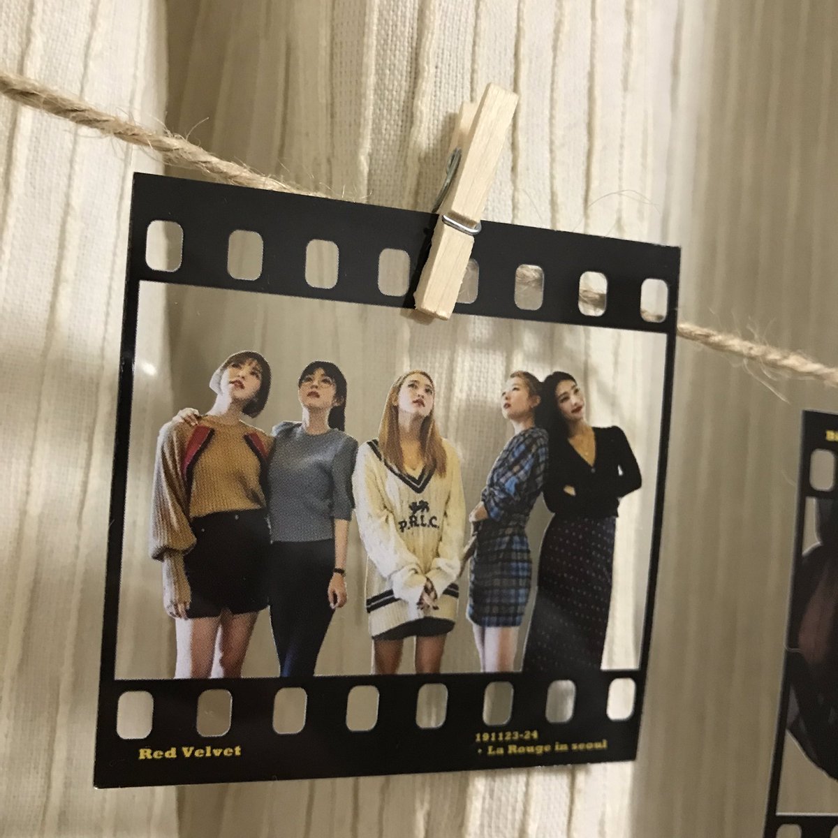 zooa_77's tweet photo. 레드벨벳 La Rouge 첫콘에서 나눔합니다

수량 100개
인증 RT
장소 및 시간은 미정으로 당일 타래 공지하겠습니다

랜덤 3분께는 멤버별 세트를 드립니다 많이 와 주세요 😆💚
*남덕은 타이틀곡 스밍 10만회 이상 인증 가능하신 분만 오세요 https://t.co/M8bCN73MpC