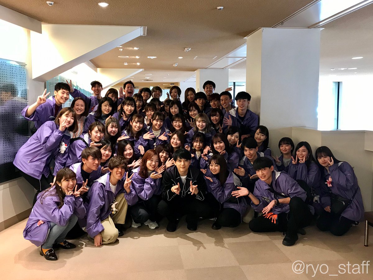 ryo_staff's tweet photo. 昨日学習院大学トークショーにお越しいただいた皆さま、実行委員会並びに大学関係者の皆さま、そしてMC川島さん、どうもありがとうございました😊福岡、神戸ときての東京で、少し静かですか？と言っていた吉沢ですが、いえいえ盛り上がって頂いていましたよね？笑昨日はダブルヘッダー🎤🎤さて次は…。 https://t.co/J3ObsxINtr