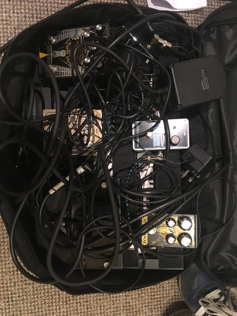 Anyone fancy inventing a completely wireless system for a pedalboard?!🥴 #guitarproblems #guitarpedals #guitar #plasmacoil #v1bottlerocket #carcosafuzz #holygrailreverb #skreddyecho