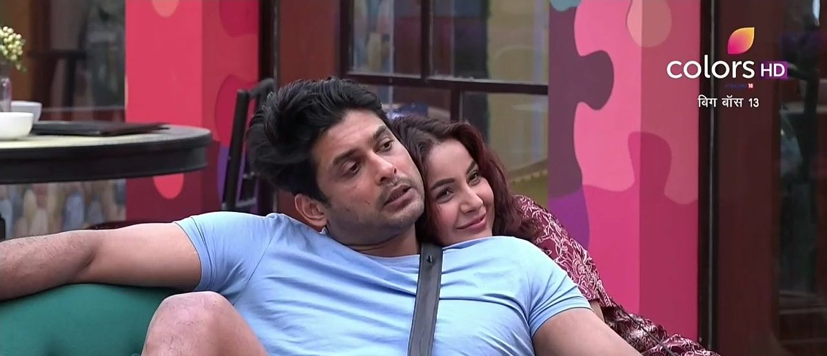 suntexts's tweet image. Why #ShehnaazGill  hugged #SidhharthShukla  when #ShefaliJariwala  came..

#SidNaaz  walo 😂
#BigBoss13 
#BB13
