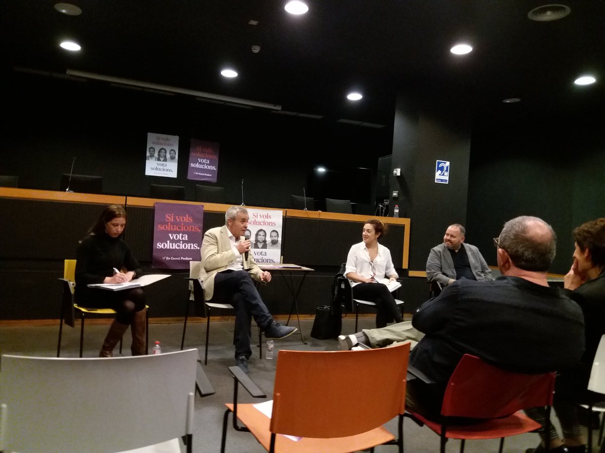 Lauralopezd's tweet photo. La necessitat de derogar la reforma laboral i que els sindicats no perdin força, que la nostra feina ens permeti viure, que les pensions siguin justes. De tot això hem parlat a Lloret de Mar. @EnComu_Podem frenem la dreta des amb @lloretencomu. #LlibertatDialegSolucions #10n https://t.co/TBLD6GKGHB