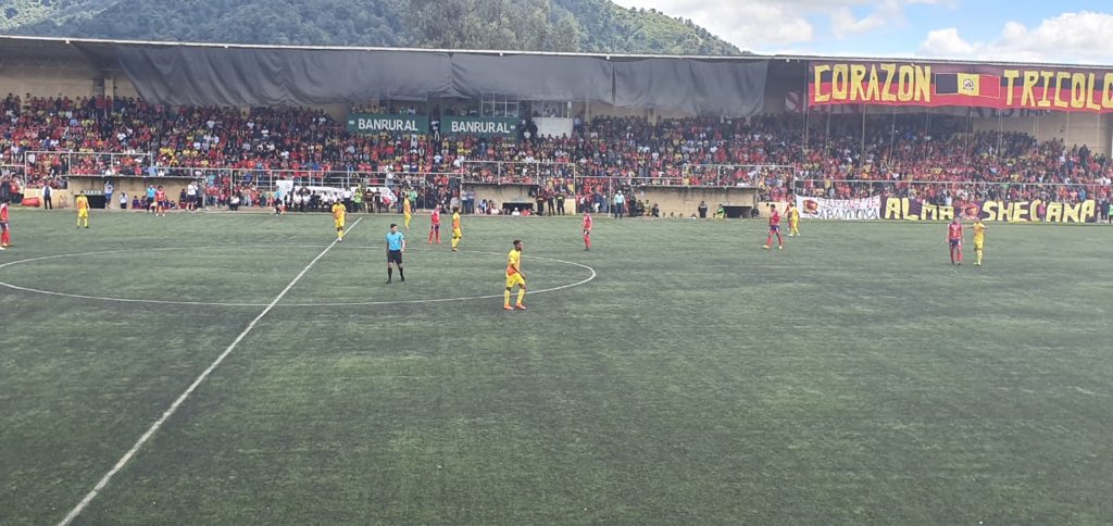 dixonvasquez_LR's tweet photo. #1aDivisionXLaRED 

Final del primer tiempo en el #ClasicoDepartamental  y 

#DepSanPedro 1-0 #Marquense 

@Lared1061 https://t.co/7kl0GnlG06