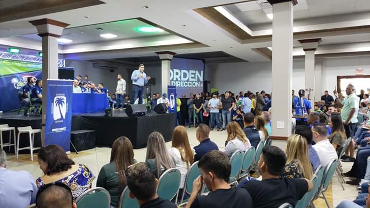 EddieCharbonier's tweet photo. Compartiendo en la Convención de la Juventud Progresista @pnp_pr. Gracias a su Presidente @willerpr51 por mantener nuestra juventud unida y con dirección hacia la igualdad. https://t.co/CnJMlRW4ZB