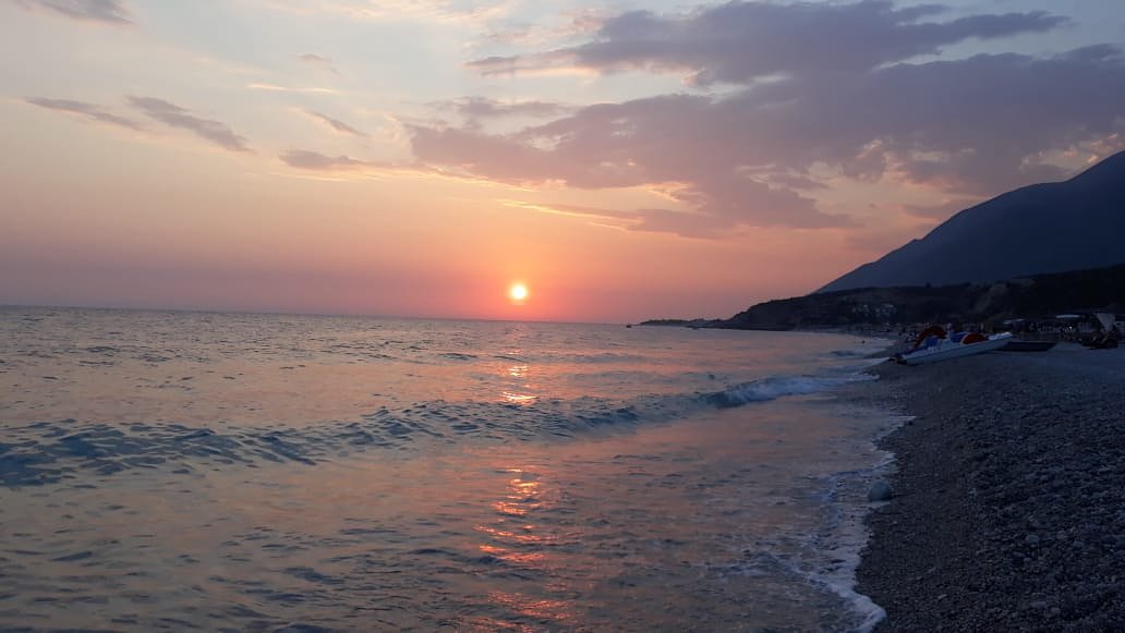 SElmerina's tweet photo. Un tramonto così... #NaturePhotography 
#secretAlbania https://t.co/yXRG8GfPPY