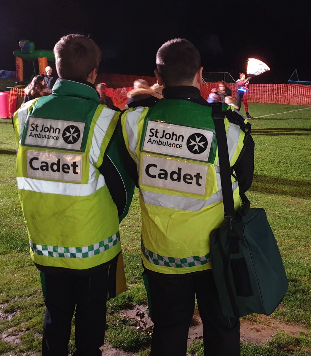 SJA_SouthendYth's tweet photo. Two of our cadets keeping a watchful eye over the event at @AlleynCourt fireworks. Ready to provide assistance to anyone that needs it.
#MySJADay #StJohnAmbulance #SJApeople #GreenFamily #TeamSJA #Youth 
#alleyncourtfireworks2019 #fireworks https://t.co/UgxPe1LW1O