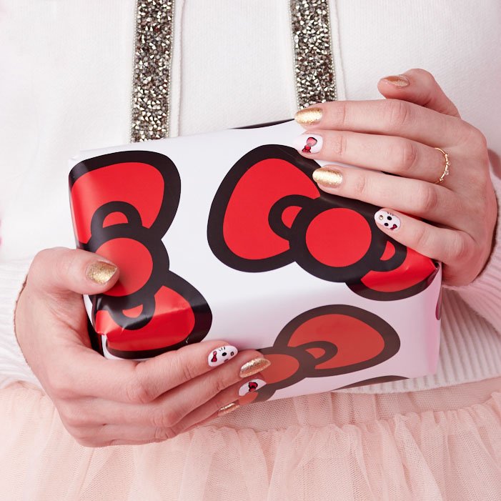 OPI_PRODUCTS's tweet photo. Pick your fave shades from OPI x @hellokitty, wrap them up and get ready to put a smile on your bestie’s face! Let us know, in the comments below, who you’re shopping for this #HolidaySeason  🛍️🛍️🛍️ #ColorIsTheAnswer #OPIxHelloKitty https://t.co/ax4g5tjnzX