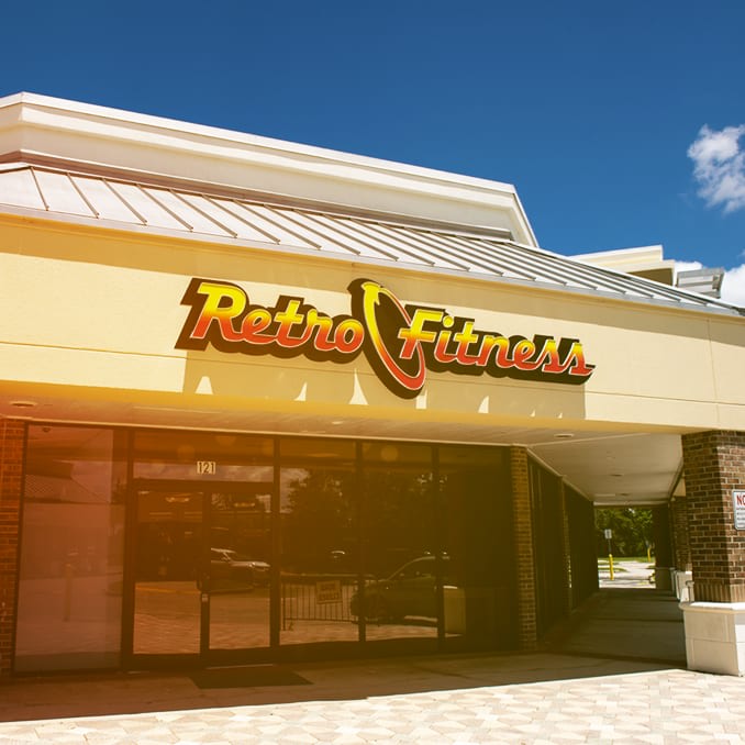 RetroCStreamIL's tweet photo. At #RetroFitness, we take pride in strengthening one another. Together we’re capable of unprecedented growth and success. 💫 Learn more about our franchise opportunities and how you can #OwnARetro: https://t.co/1wjG2DeYWo. https://t.co/n8v6CwVu5g