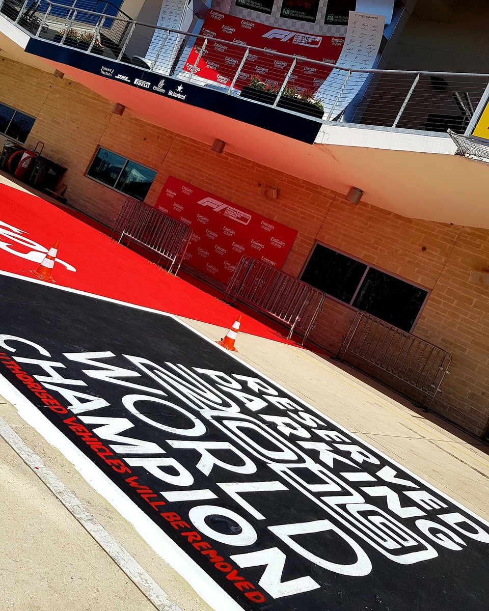 Julien_FEBREAU's tweet photo. TOUT EST EN PLACE au pied du Podium pour accueillir la monoplace de @LewisHamilton si jamais celui-ci décroche son 6ème Titre Mondial ce soir à #Austin !
RDV dès 19h10 sur CANAL+SPORT WEEK-END et sur le #ModeExpert de @myCANAL !😉
#RDVau1erVirage #F1 #USGP #WorldChampion #Parking https://t.co/nIsgk50E7A