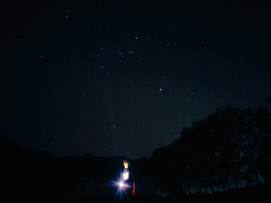 Sini mah kalo hunting foto di kebon 😂