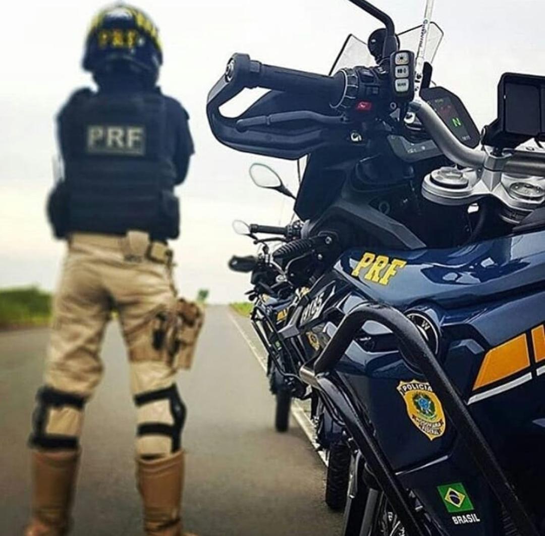REVOBrasil_'s tweet photo. A #PRF é a força principal nas estradas! Na sua volta para casa depois do final de semana, tome cuidado na estrada e, se precisar, disque 191. #Domingo #PRF #EstradasSeguras https://t.co/6IGB1b1lW3