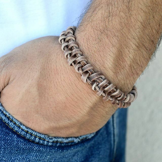 misslolocrea's tweet photo. Nouveau tutoriel FIMO LEATHER EFFECT @fimostaedtler sur ma chaîne YouTube
.
.
#fimoleathereffect #creativeweeks #fimo #polymerclay #fimoleather #leathereffect #bracelet #bracelettressé #braceletcuir #diy #bijoux #jewelry #grainecreative #misslolocreat… https://t.co/PZ3ttlyAv9 https://t.co/SIQL7eY4cr