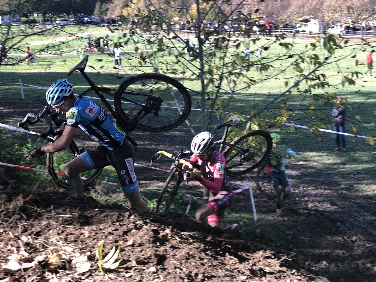vic_esport's tweet photo. 🚵🏼‍♂️ Gran Premi Internacional Ciutat de #Vic de Ciclocròs 🚵🏻‍♀️
Un circuit exigent, gran participació i un bon ambient💥💪🏻
#Vicactivat #CXVic #CopaCatalanaCX https://t.co/TlEJZhWyrF