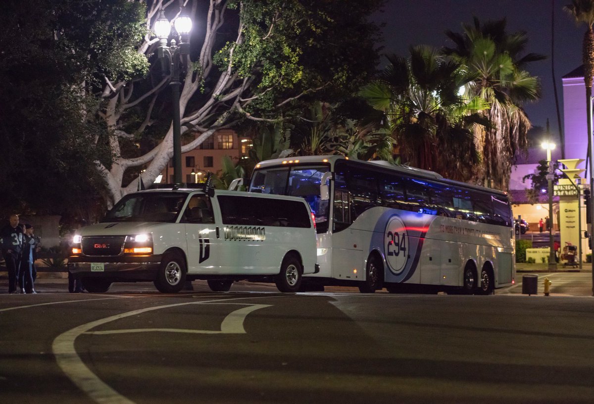 fancation's tweet photo. What’s a RoadTrip without your very own van and bus? OAKLAND BOUND BABY!
⠀ ⠀ ⠀ ⠀ ⠀ ⠀ ⠀
#Pantone294 #Fancation #Raiders https://t.co/9Fiwgo9qRp