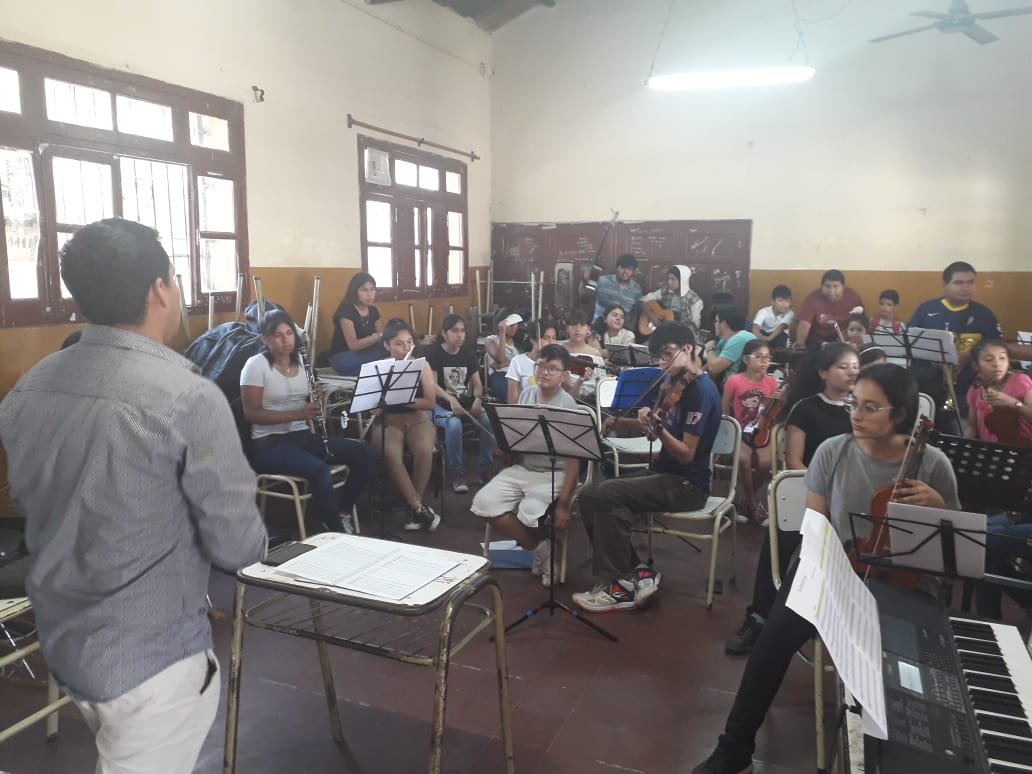 La orquesta de orán ya se prepara en ensamble para sus conciertos futuros <a href="/UrtubeyJM/">Juan Manuel Urtubey</a> <a href="/aniberruezo/">analia berruezo</a> <a href="/fguillesaavedra/">GUILLERMO SAAVEDRA</a> <a href="/artydance23/">Gilda Rodríguez</a> <a href="/Jorgeca75124493/">EscAbierta 4303 Oran</a> <a href="/UjOran/">jorge castillo oran</a> <a href="/fmla20oran/">FM LA 20 ORÁN</a> <a href="/oran/">oran</a> <a href="/MdeGobierno/">MinisteriodeGobierno</a> <a href="/AlMinutoOK/">Al Minuto</a>