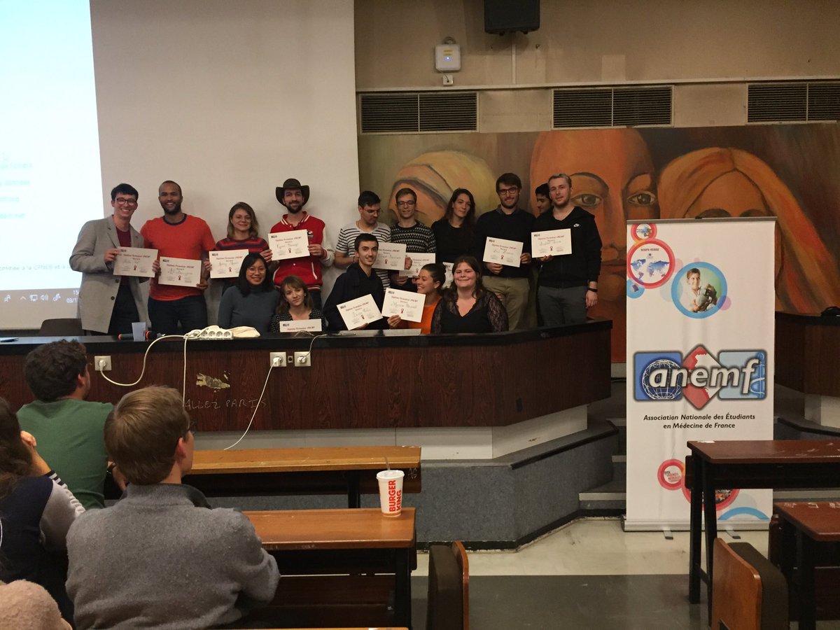 ANEMF's tweet photo. Première distribution de #diplômes aux #formateurs ANEMF !

Merci @Emma_ANEMF ainsi qu’à tout ceux qui ont rendu cela possible ! 

Merci à tous les membres du #réseaux qui ont pris part aux #formations pour leur #engagement !

Merci @Samuel_FAGE pour tes formations ! https://t.co/JUaX07mR9R